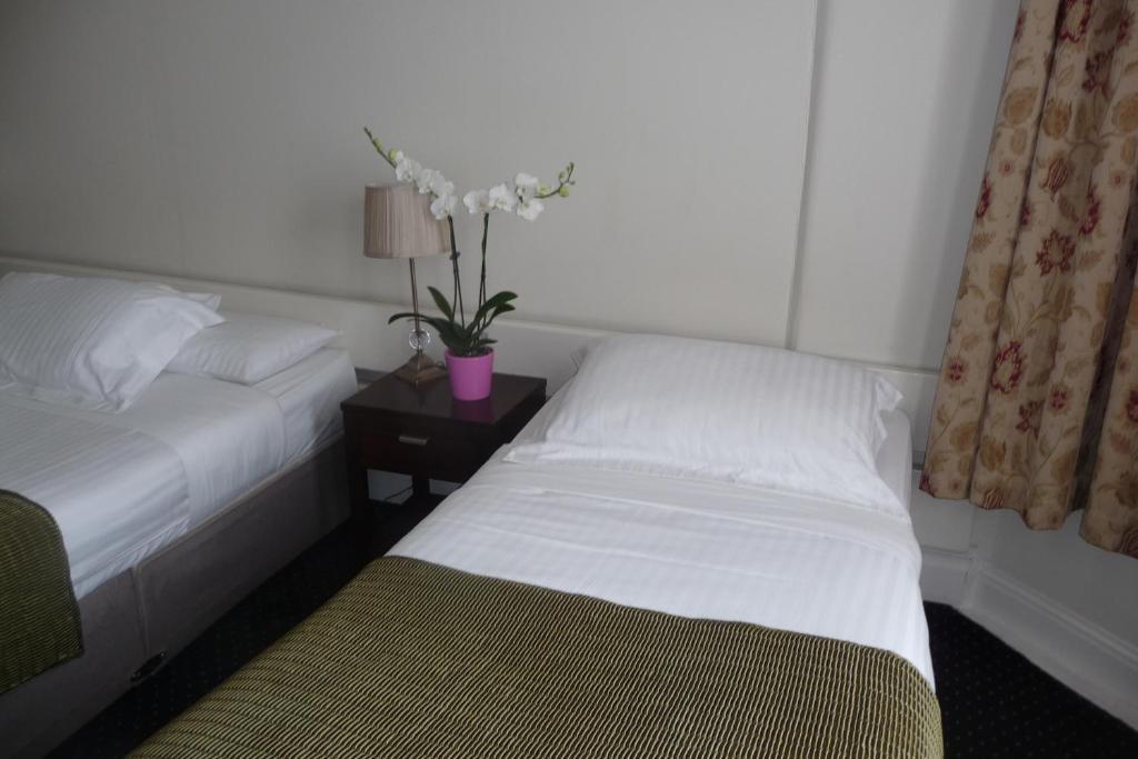Killarney House Western Road Hotel Cork Room photo